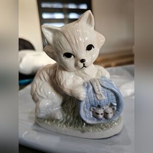 Vintage Artmark Porcelain Cat Figurine With Basket Of Mice